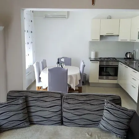 Apartman Paula טרוגיר