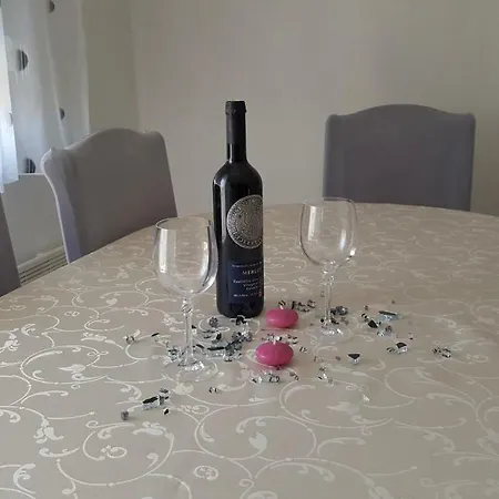 Apartman Paula * טרוגיר