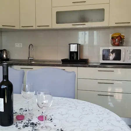 Apartman Paula דירה *