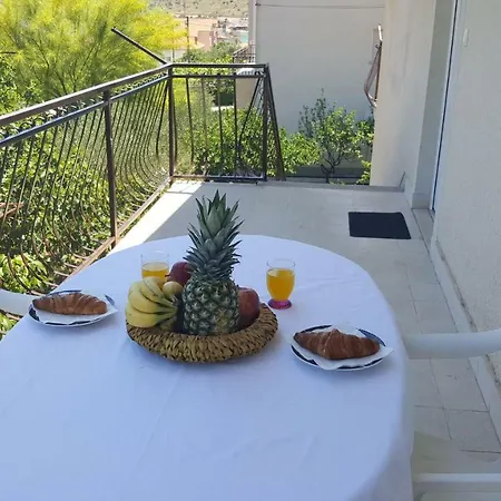 Apartman Paula דירה *