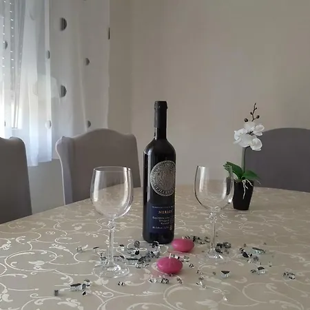 Apartman Paula טרוגיר