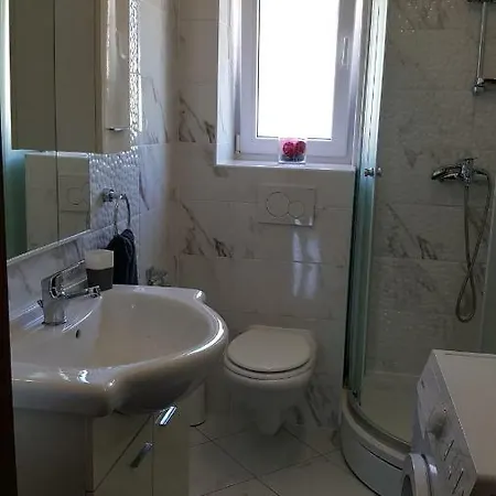 Apartman Paula דירה *