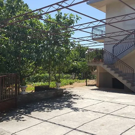 Apartman Paula דירה