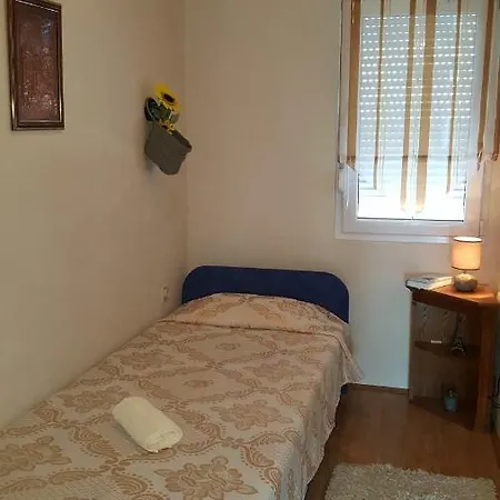 Apartman Paula דירה *
